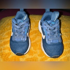 Toddler Nike 6c sneakers